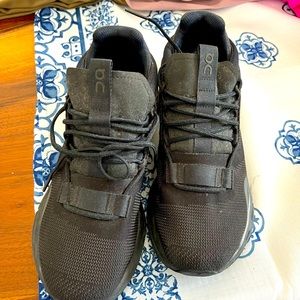 On cloud Black womens size 8.5